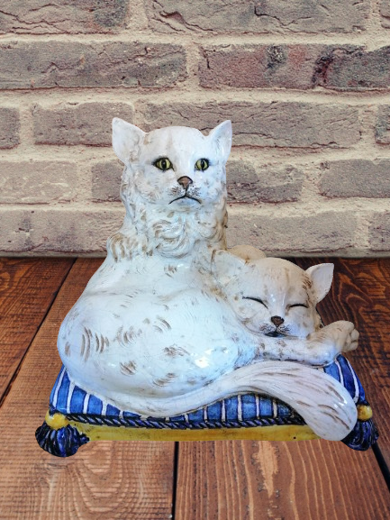 gatti_su_cuscino-H.40 L.45